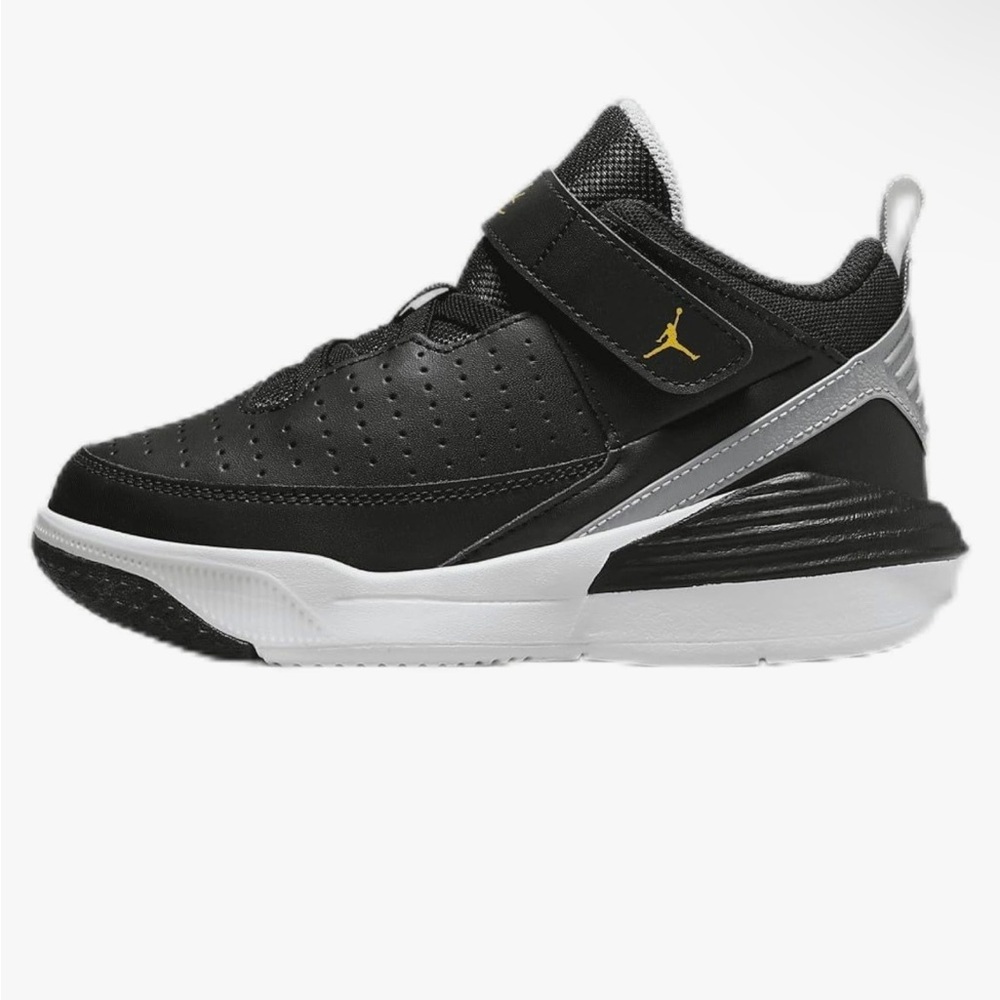 Jordan Max Aura 5
Black White Wolf Grey Metallic Gold